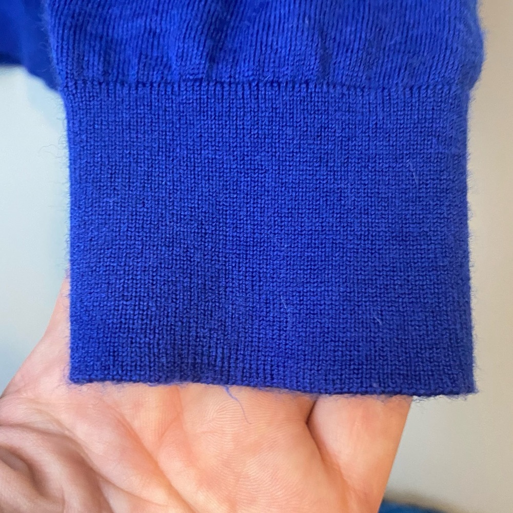 Banana Republic Womens V-Neck Sweater Medium 100% Merino Wool Blue Pullover - Picture 9 of 11